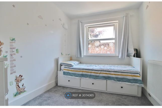Flat   St Ronans Road, Southsea photo 3