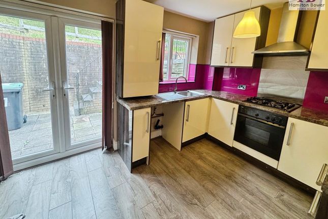 17, Ploughmans Croft, Bradford photo 3