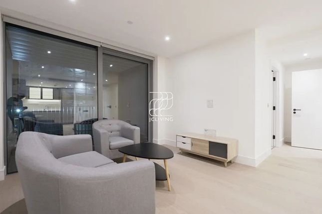 Thumbnail Flat to rent in Palmer Road, London