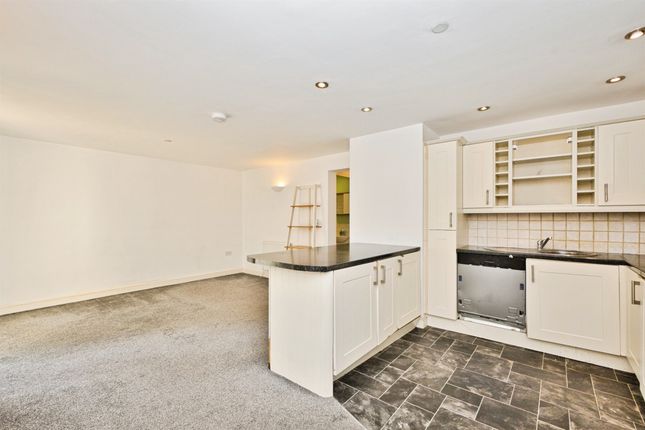 Flat 1, Wisteria Court, Beer Street, YEOVIL photo 4