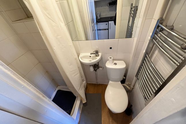 The Studio Flat, 165, Finborough Road, London photo 5