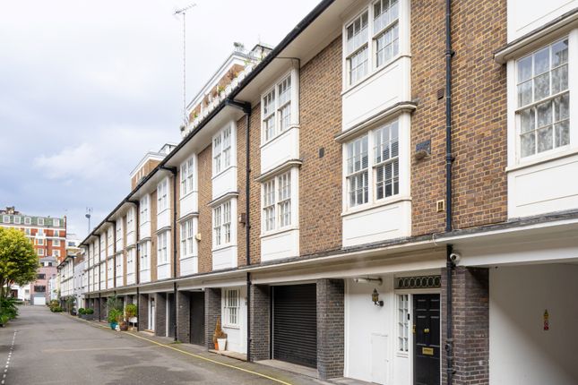 Mews house for sale in Bryanston Mews West, London
