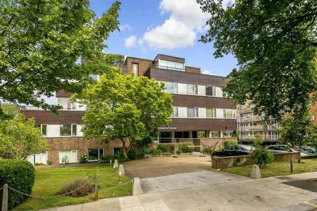 Flat for sale in Twickenham Road, Teddington