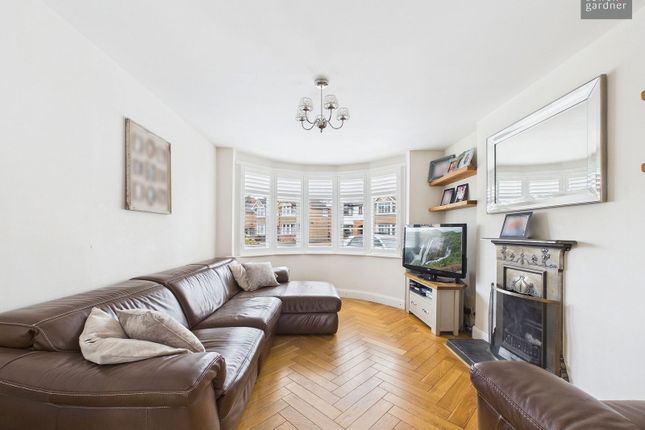 90, Maytree Crescent, Watford photo 3