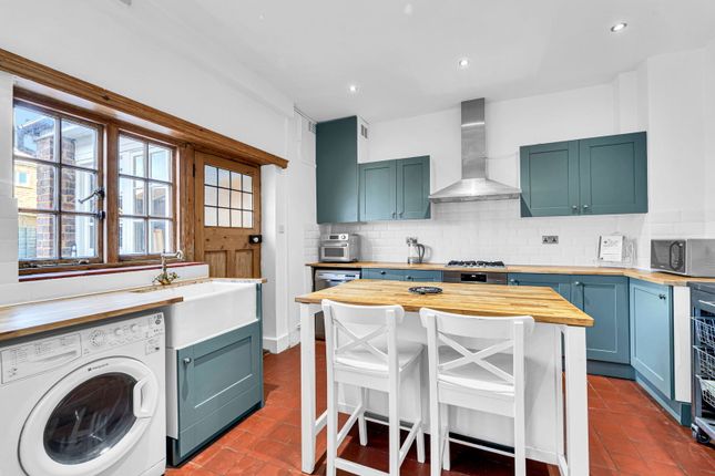33, High Road, West Byfleet photo 2