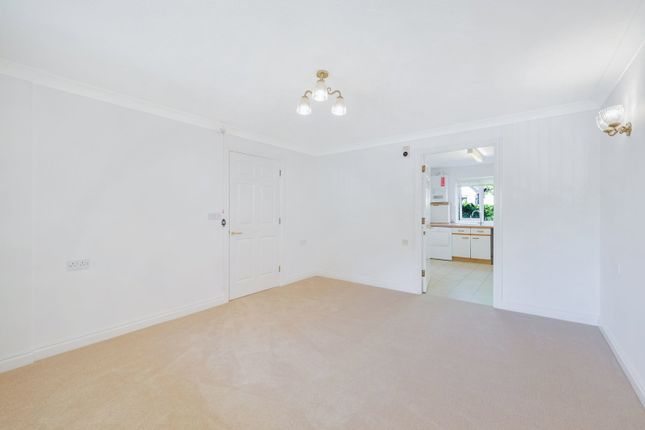 Sycamore Court,Flat 4, Hoskins Road, Oxted photo 4