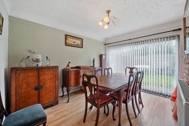 15 Cronton Park Avenue, Widnes photo 4