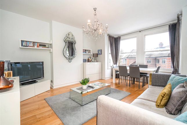Flat for sale in Linden Road, London