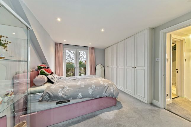 22A,, Burlington Avenue, Surrey photo 4