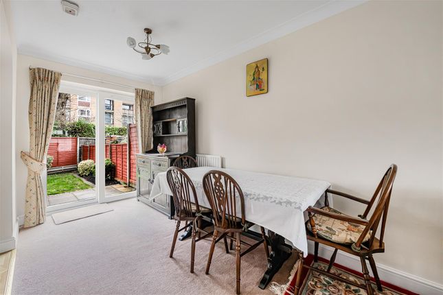 5, Village Row, Sutton photo 3