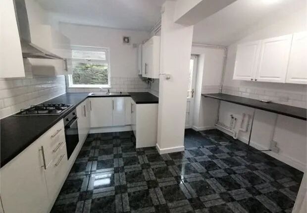 15, Old Street, Tonypandy photo 2