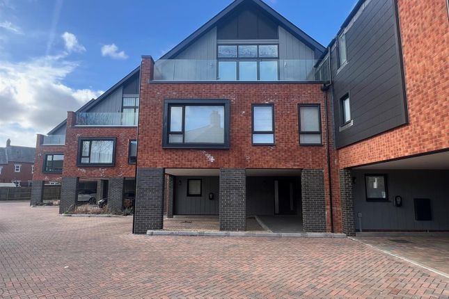 4-bed house on Stratford Road, Milton Keynes, £535,000