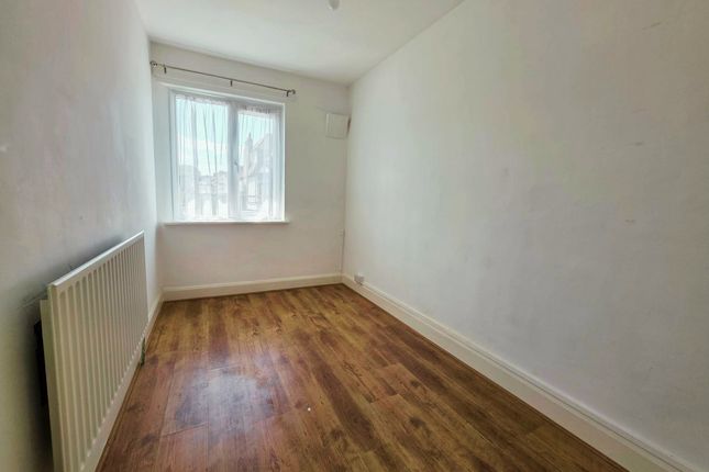 329, Upper Elmers End Road, Beckenham photo 4