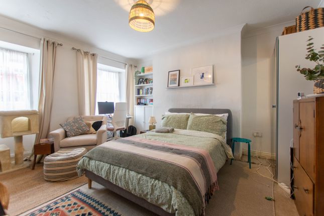 Basement Flat, Delamere, Cheltenham photo 3