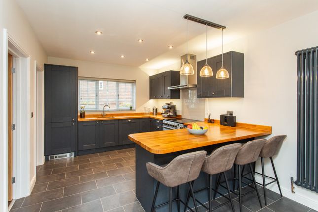 25, Pochard Crescent, Kent photo 2