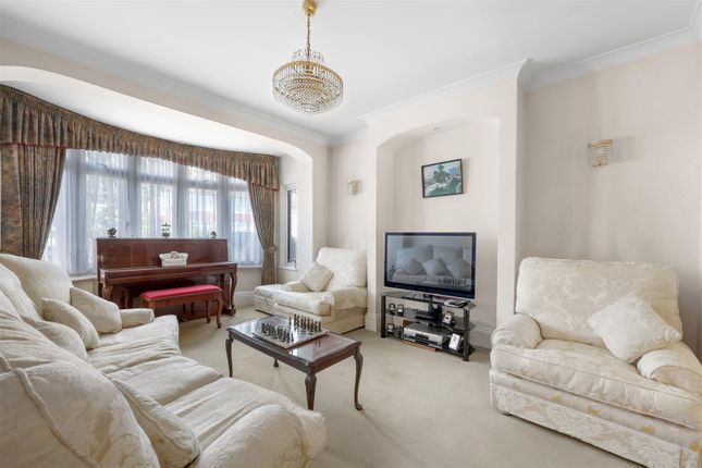 51, Abbotswood Gardens, Clayhall photo 4