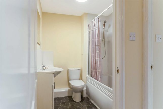 67, Queens Crescent, West Lothian photo 4