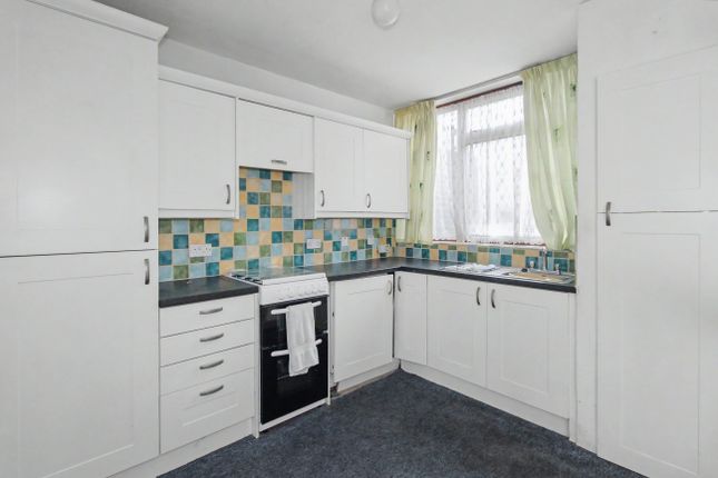 15, Ingrams Close, Hersham Village photo 3
