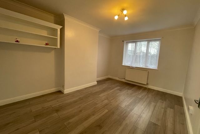 Flat for sale in Montrose Court, Montrose Court, Colindale