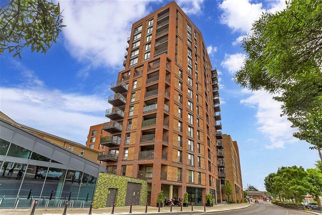 Flat for sale in Ron Leighton Way, London
