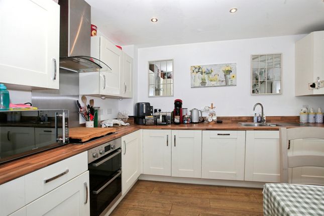 4, Streton Gardens, Peterborough photo 2