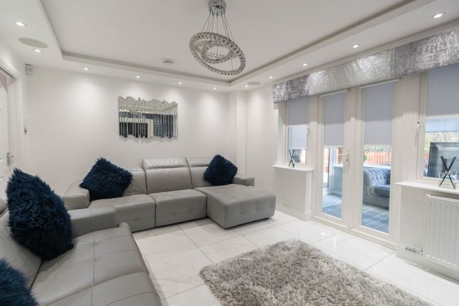 1 Centenary Crescent, Bellshill photo 4
