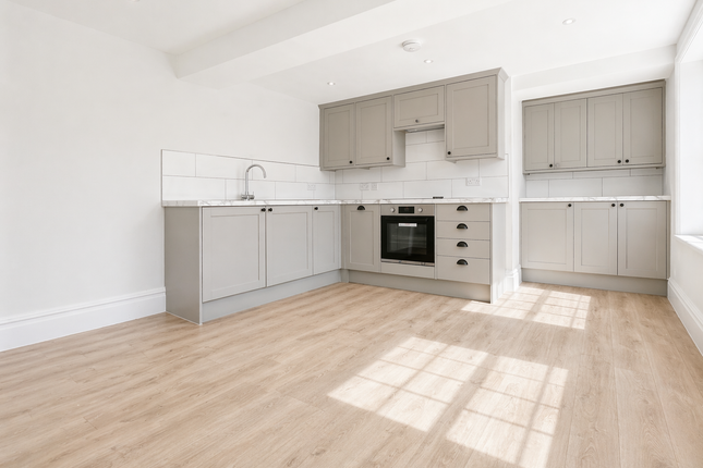 Flat 3, 90-92, Newland Street, Witham photo 4