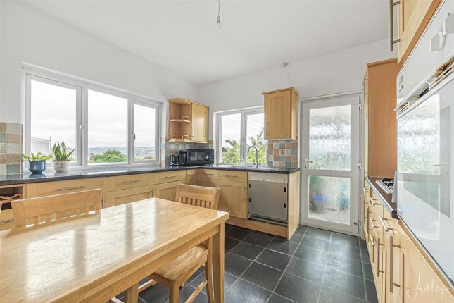 66 Vicarage Road, Swansea photo 2
