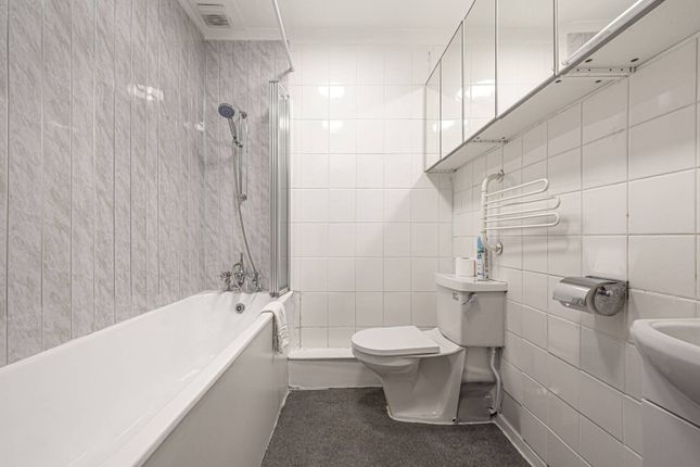 Flat for sale in Birchington Road, Kilburn, London