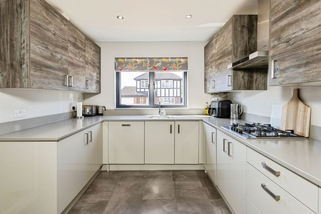 6, Melksham Close, Reading photo 4
