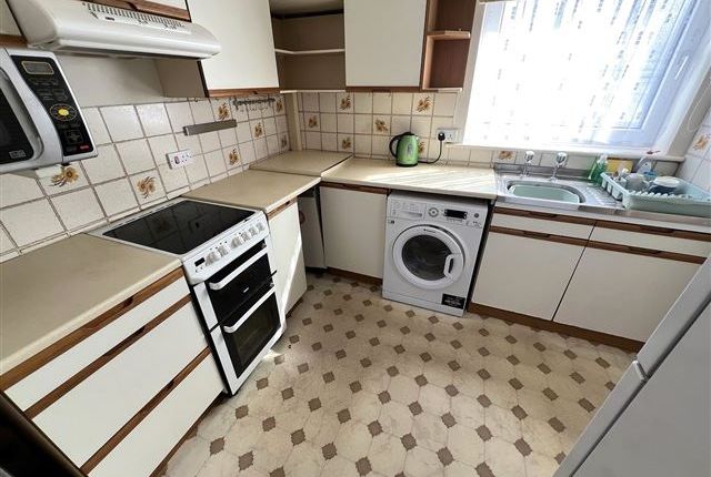 Flat 5, Stuart Court Regal Close, Portsmouth photo 5
