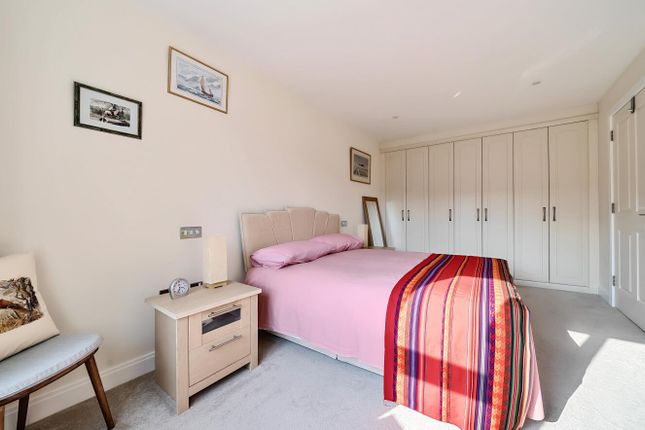 24 Beech Grove, Hammond Way, Yateley photo 5