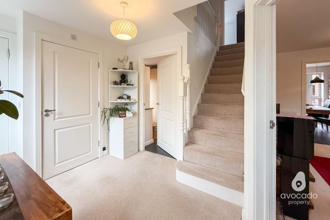 79 Tabby Drive, Three Mile Cross, Berkshire photo 4