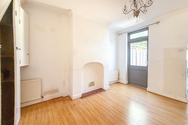 16, Cross Street, Watford photo 5