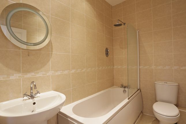 Flat A, 76, Northcote Road, London photo 4