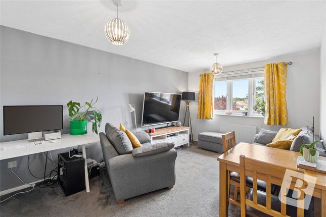 81, The Glen, Basildon photo 4