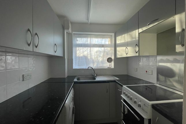 27, Lon Carreg Bica, Swansea photo 3