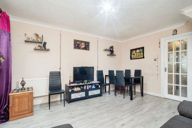 59, Norbury Avenue, Watford photo 2