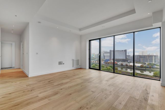 Thumbnail Flat to rent in Modena House, London City Island, London