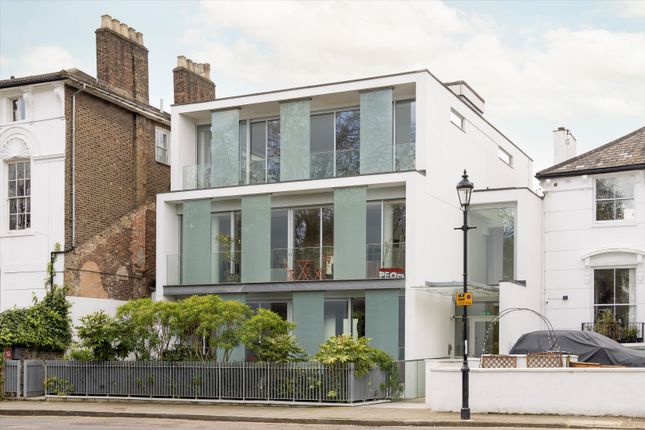 Thumbnail Flat for sale in Barnsbury Square, London