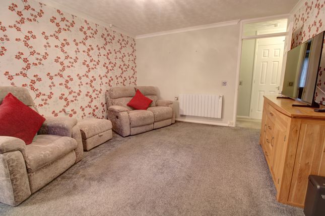 25, Ferndale Court, Thatcham photo 3