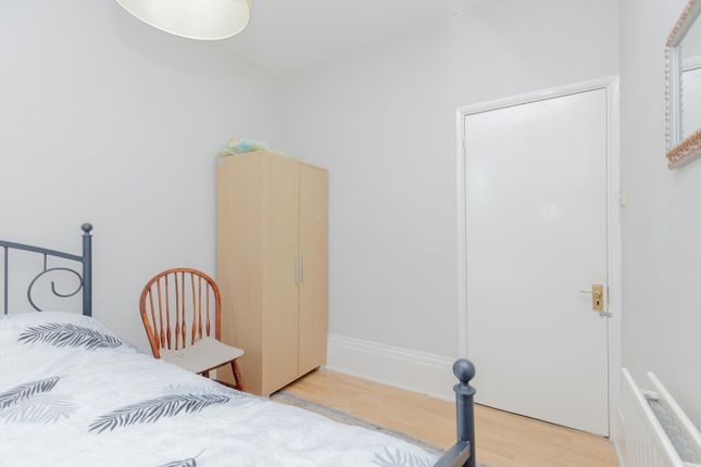 Flat to rent in Lorrimore Road, Walworth