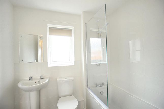 47, Watson Drive, Grimsby photo 4