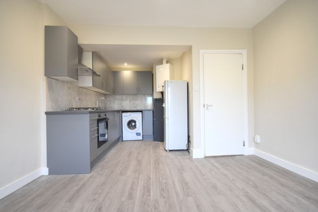 Flat to rent in Rosendale Road, London
