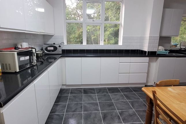 9, Courtleigh Gardens, London photo 3