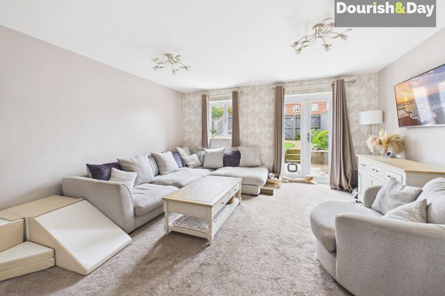 4 Marley Grove, Whitchurch photo 2