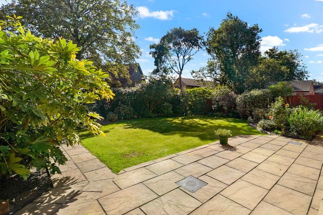 7 Rhodes Drive, Harrogate photo 3