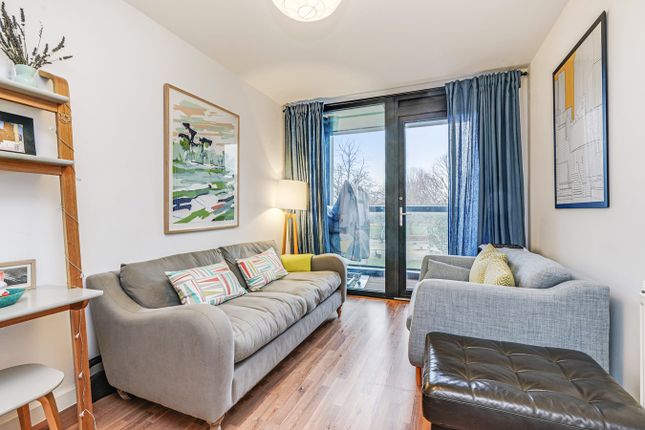 2 Bed Flat For Sale In Bloemfontein Road London W12 Zoopla