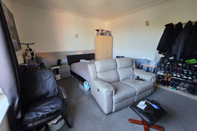 5 , Park Grove, Shipley photo 5