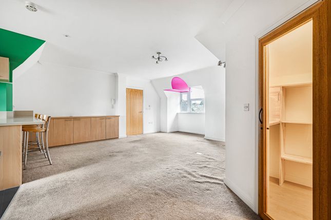 Flat 11, Ockenden,, Constitution Hill, Surrey photo 2